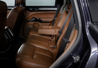 Подержанный автомобиль Porsche Cayenne 2016 года (10 фото)