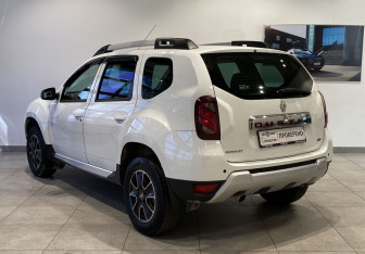 Подержанный автомобиль Renault Duster 2016 года (7 фото)