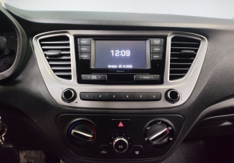 Подержанный автомобиль Hyundai Solaris Sedan 2021 года (19 фото)