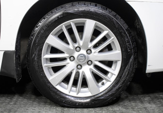 Подержанный автомобиль Nissan Teana 2012 года (25 фото)