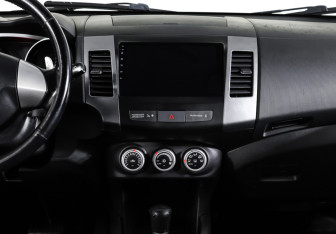 Подержанный автомобиль Mitsubishi Outlander 2008 года (14 фото)