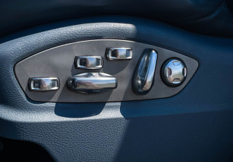 Подержанный автомобиль Porsche Cayenne 2012 года (15 фото)