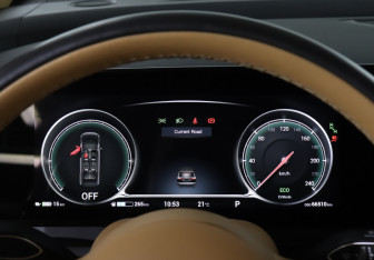 Подержанный автомобиль Voyah Dream 2023 года (11 фото)