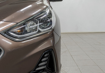 Подержанный автомобиль Hyundai Sonata 2019 года (16 фото)