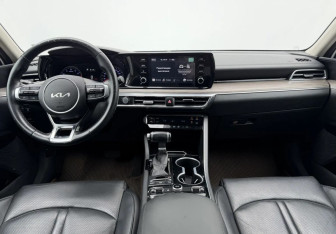 Подержанный автомобиль Kia K5 2021 года (9 фото)