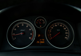 Подержанный автомобиль Opel Astra Sedan 2011 года (9 фото)