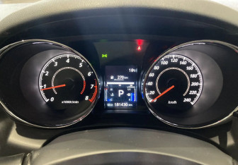 Подержанный автомобиль Mitsubishi ASX 2011 года (15 фото)