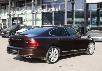 Подержанный автомобиль Volvo S90 2017 года (5 фото)
