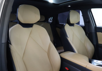 Подержанный автомобиль Changan UNI-V 2023 года (16 фото)