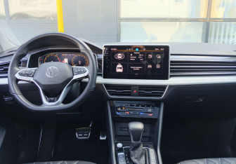 Подержанный автомобиль Volkswagen Tiguan 2023 года (16 фото)