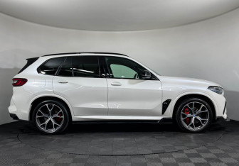 Подержанный автомобиль BMW X5 2021 года (6 фото)
