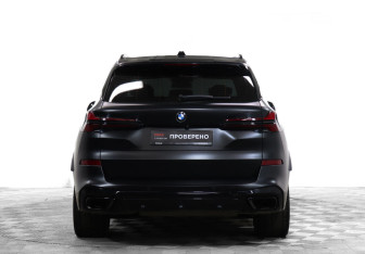 Подержанный автомобиль BMW X5 2023 года (7 фото)