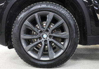 Подержанный автомобиль BMW X6 2015 года (20 фото)