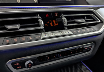 Подержанный автомобиль BMW X5 M 2021 года (28 фото)