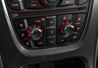 Подержанный автомобиль Opel Astra Hatchback 2012 года (21 фото)