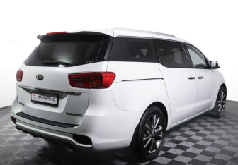 Подержанный автомобиль Kia Carnival 2018 года (5 фото)