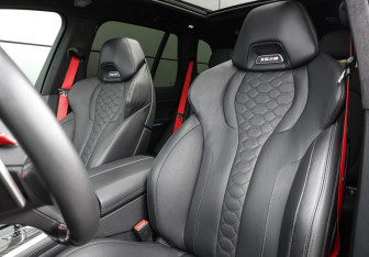 Подержанный автомобиль BMW X5 M 2021 года (11 фото)