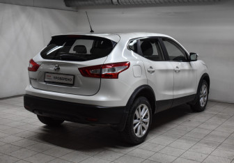 Подержанный автомобиль Nissan Qashqai 2016 года (5 фото)