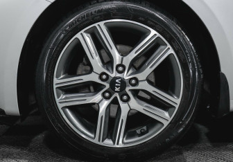 Подержанный автомобиль Kia Cerato Sedan 2019 года (8 фото)