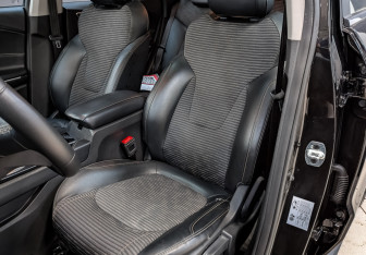 Подержанный автомобиль Москвич 3 2023 года (20 фото)