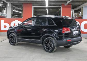 Подержанный автомобиль Kia Sorento 2010 года (7 фото)