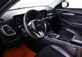 Подержанный автомобиль Kia Seltos 2024 года (15 фото)