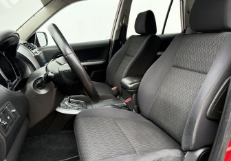 Подержанный автомобиль Suzuki Grand Vitara 2012 года (10 фото)