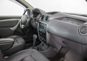 Подержанный автомобиль Renault Duster 2012 года (9 фото)