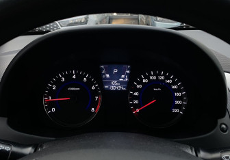 Подержанный автомобиль Hyundai Solaris Hatchback 2011 года (19 фото)