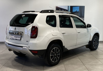 Подержанный автомобиль Renault Duster 2016 года (5 фото)