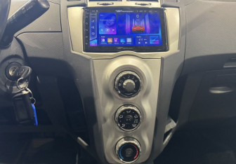 Подержанный автомобиль Toyota Yaris Hatchback 2007 года (14 фото)