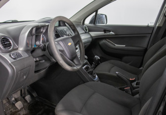Подержанный автомобиль Chevrolet Orlando 2014 года (10 фото)