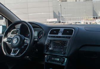 Подержанный автомобиль Volkswagen Polo Sedan 2019 года (12 фото)