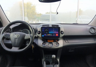 Подержанный автомобиль Toyota RAV4 2011 года (11 фото)