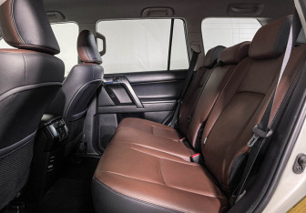 Подержанный автомобиль Toyota Land Cruiser Prado 2017 года (10 фото)