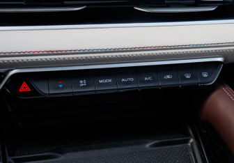 Подержанный автомобиль Geely Monjaro 2023 года (26 фото)