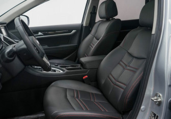 Подержанный автомобиль DongFeng AX7 2018 года (6 фото)