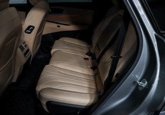 Подержанный автомобиль Jaecoo J8 2024 года (10 фото)