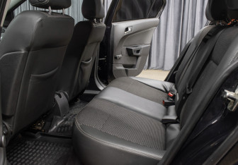 Подержанный автомобиль Opel Astra Sedan 2010 года (10 фото)