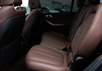 Подержанный автомобиль BMW X7 2020 года (12 фото)