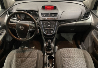 Подержанный автомобиль Opel Mokka 2013 года (10 фото)