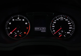 Подержанный автомобиль Audi Q3 2016 года (9 фото)
