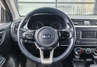 Подержанный автомобиль Kia Rio Hatchback 2021 года (14 фото)