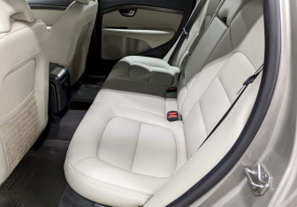 Подержанный автомобиль Volvo XC70 2014 года (16 фото)