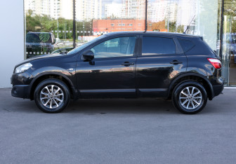 Подержанный автомобиль Nissan Qashqai 2013 года (8 фото)