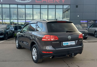 Подержанный автомобиль Volkswagen Touareg 2011 года (7 фото)