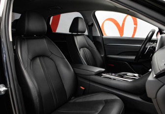 Подержанный автомобиль Hyundai Sonata 2021 года (31 фото)