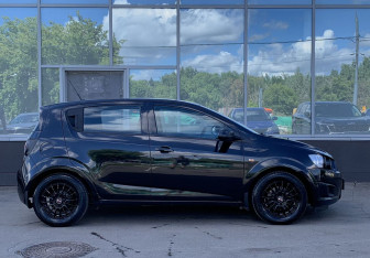 Подержанный автомобиль Chevrolet Aveo Hatchback 2013 года (4 фото)