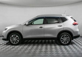 Подержанный автомобиль Nissan X-Trail 2015 года (8 фото)