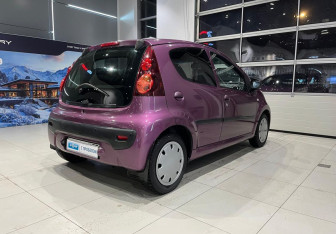 Подержанный автомобиль Peugeot 107 2012 года (4 фото)